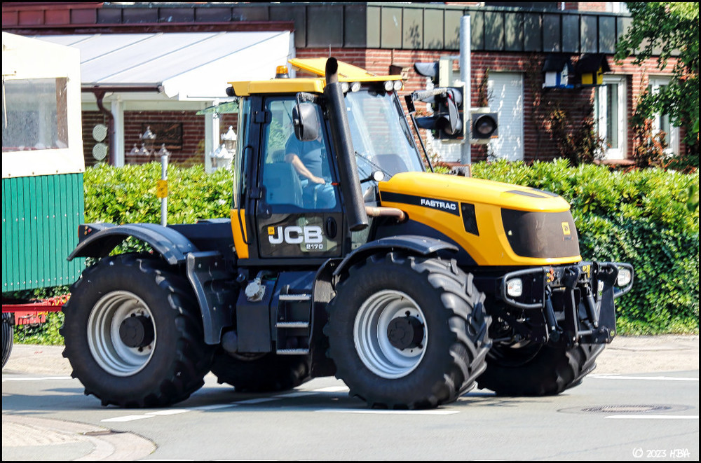 JCB_Fastrac_2170.thumb.jpg.9ed8dd80d66ab491ecb8e7dd1a4a0b91.jpg