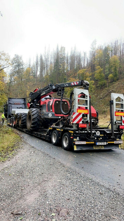 Forstmaschinentransport_Panther®_Bildquelle_DOLL Fahrzeugbau_3.jpg