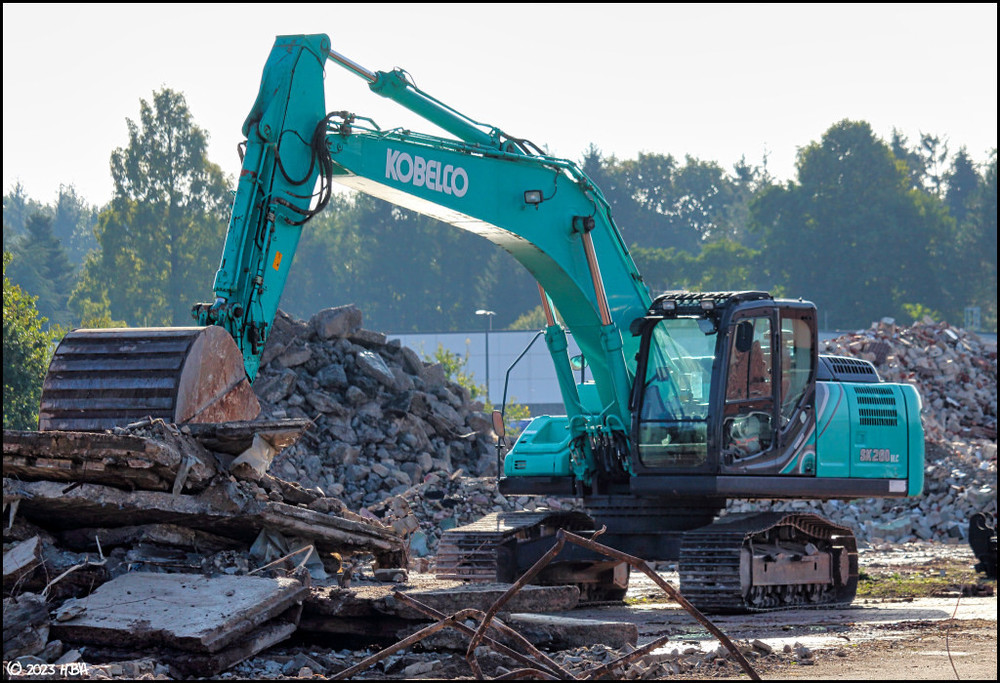 Kobelco_SK260NLC.thumb.jpg.e923389edeb599386b407025bd8cea9f.jpg