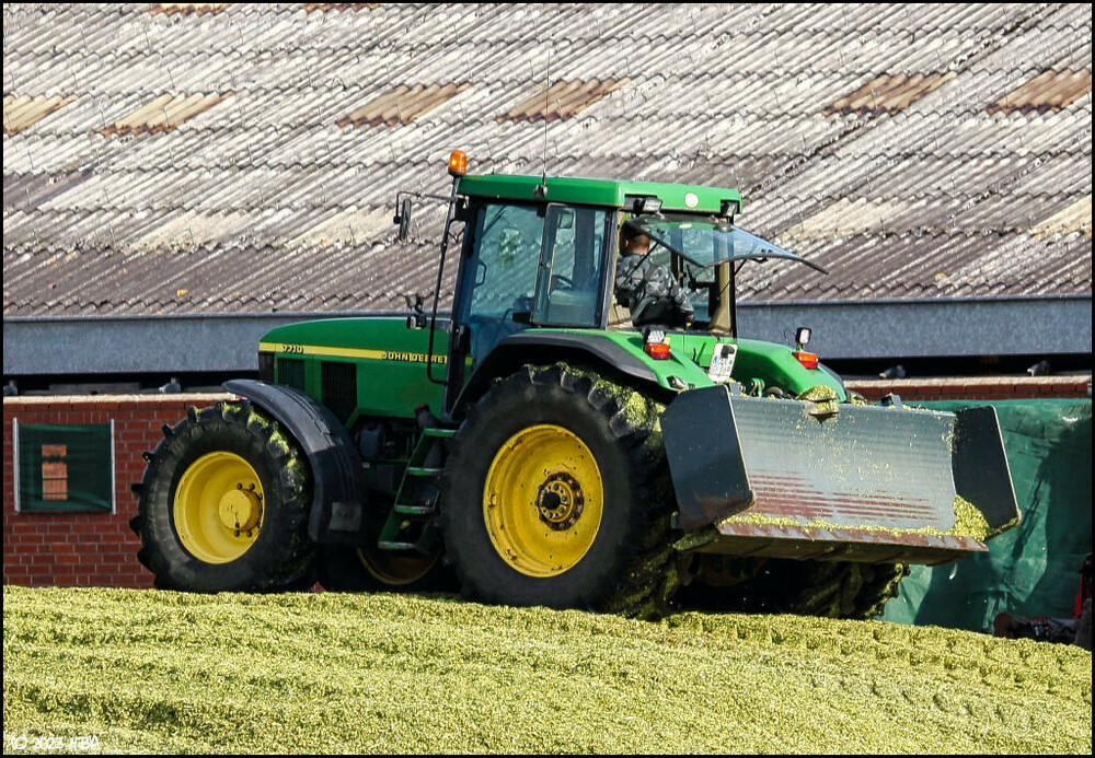 John_Deere7710_Silo.thumb.jpg.848407a333950b61262cb46353da7d8b.jpg