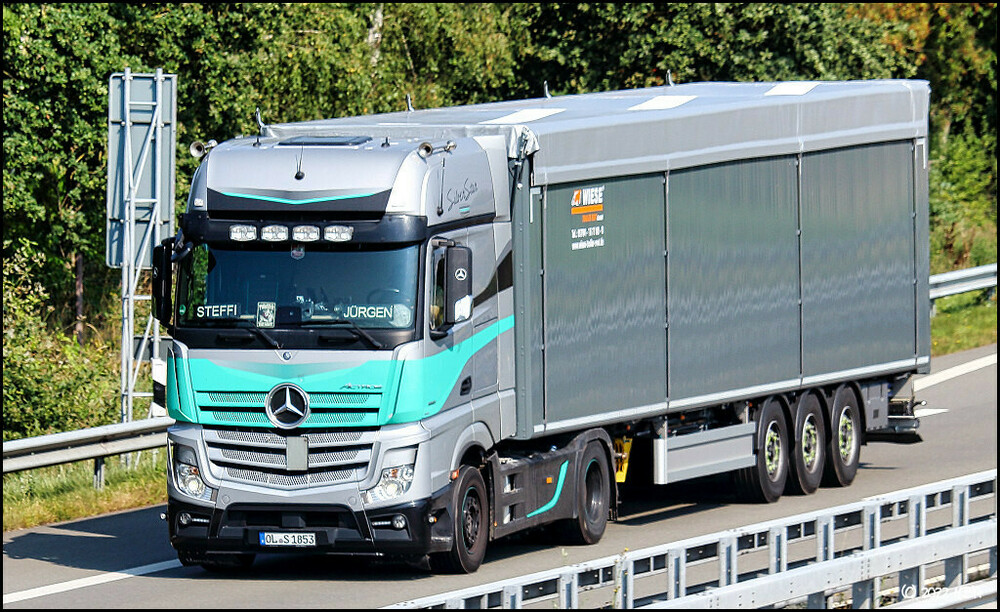 Mercedes_Actros_MP4_A31.thumb.jpg.abcaafc0a54852e922ae4cc69d73719b.jpg