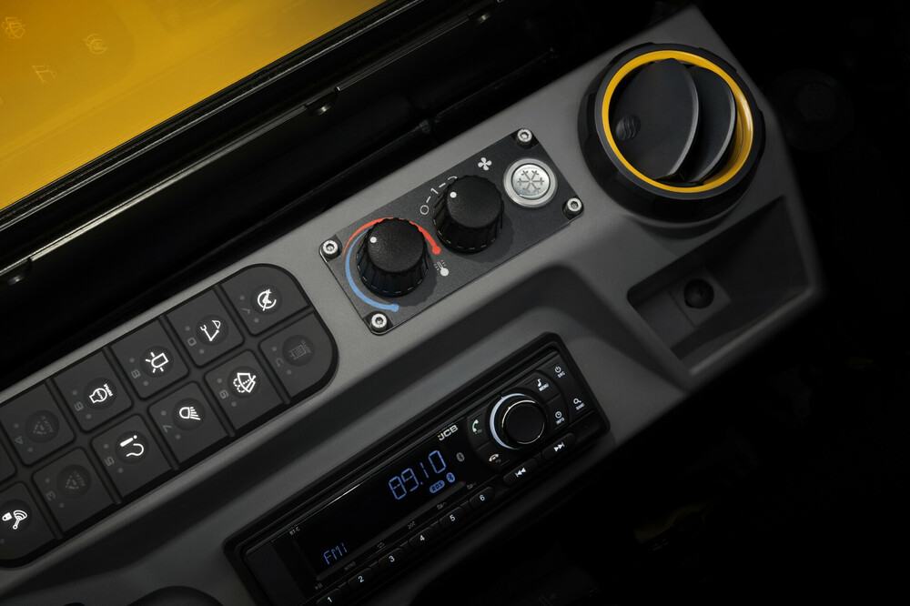 230504_JCB_26_Interior_Button_Detail_2_0071_50100.jpg