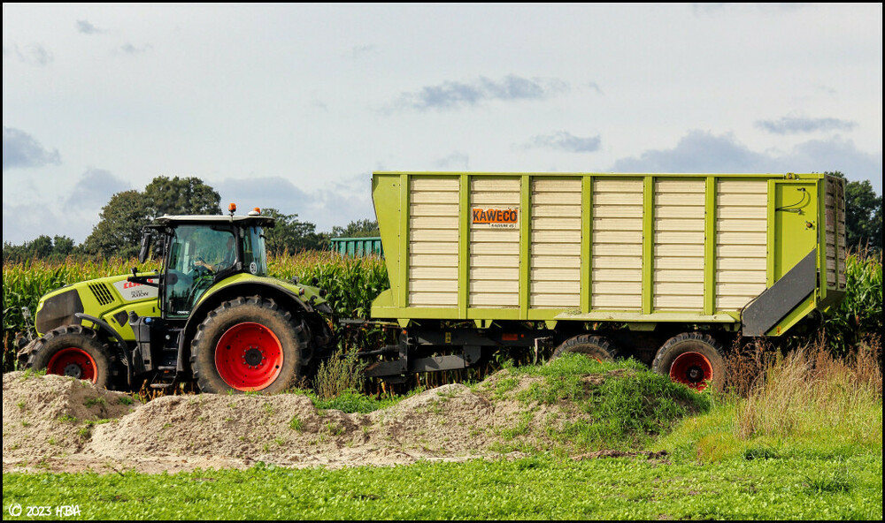 Claas_Axion830Kaweco_Silagewagen.thumb.jpg.500c4bcd1baf2a4167bae5c167ed2103.jpg