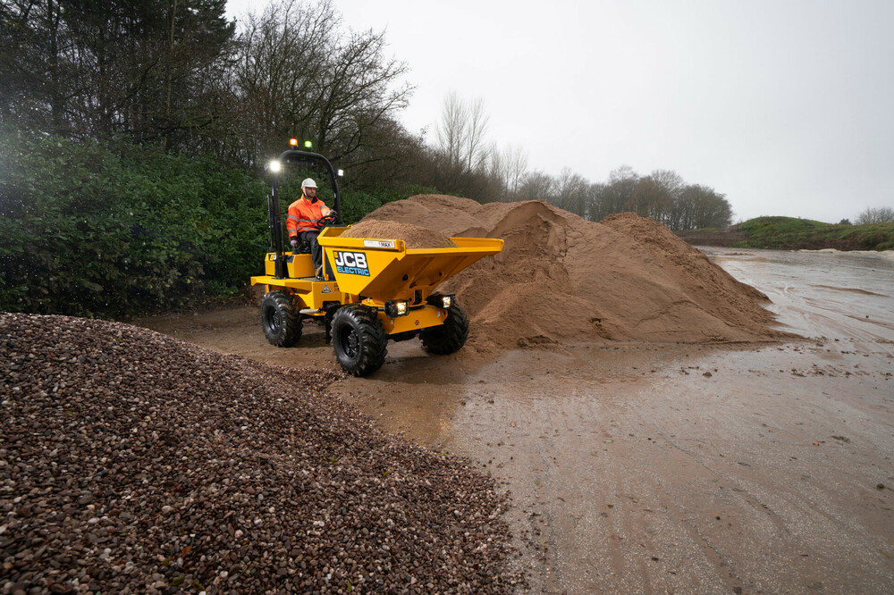 JCB-Rocester-3TE-Loaded-Sand-main-523_50100.jpg