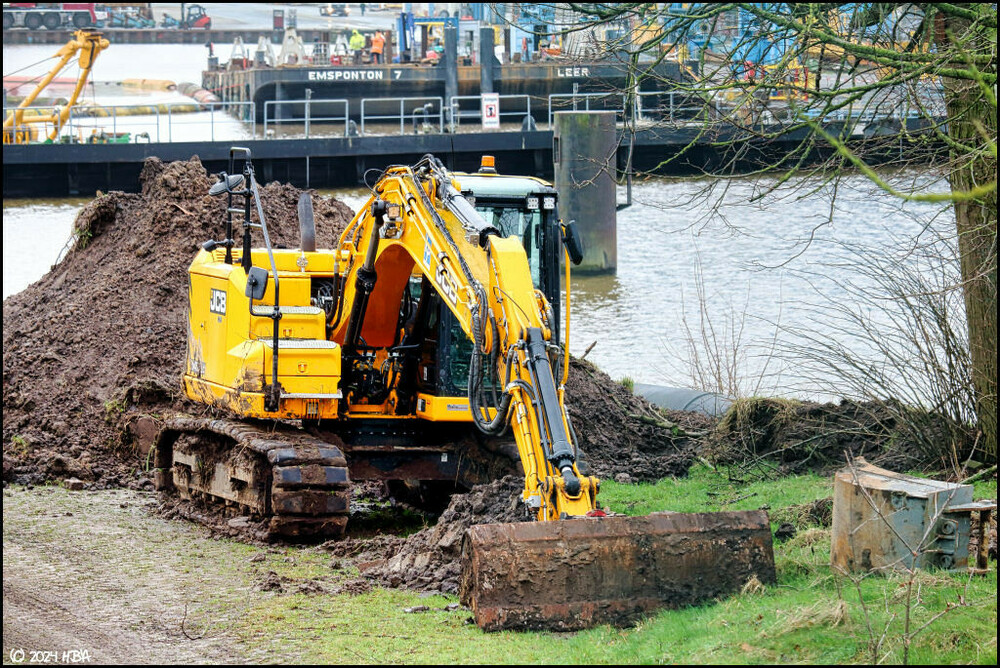 Schleuse_S-CM3_JCB140X_LC_Hafen.thumb.jpg.759f15ef83111f76ca685a68364876bd.jpg