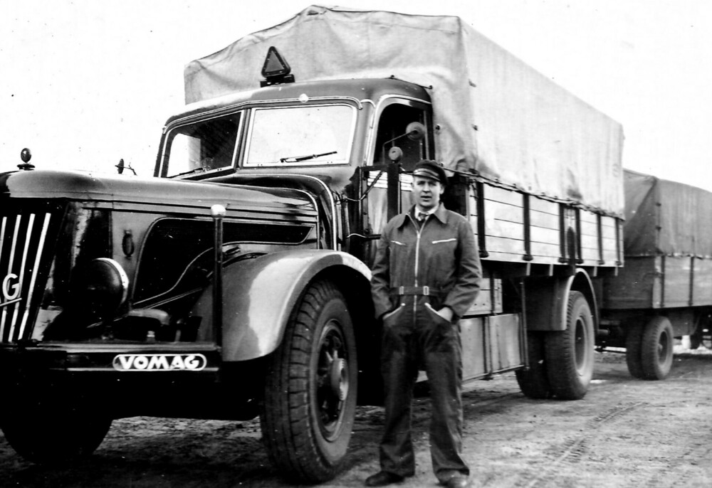 Historischer LKW Foto Bild erwachsene menschen, reportage dokumentation, autos zweiräder Bilder auf fotocommunity.jpg