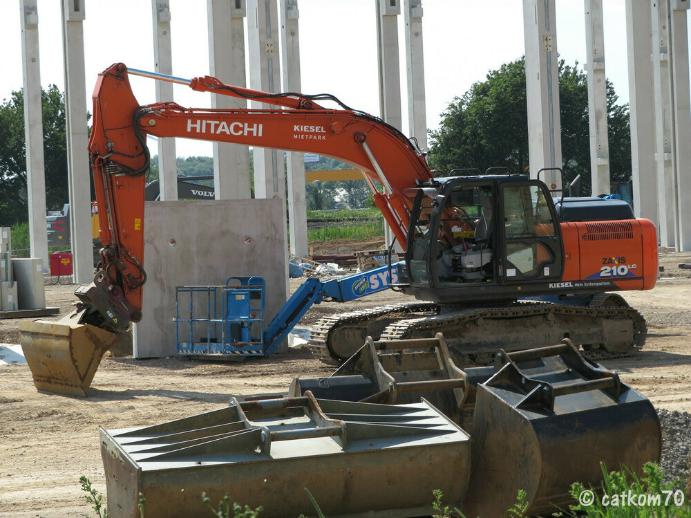Hitachi1.thumb.jpg.04cb58bf449d64711817332917c6bc9d.jpg