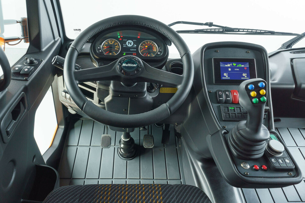 Hako_Kommunaltechnik_Multicar M41_Bedienung.jpg