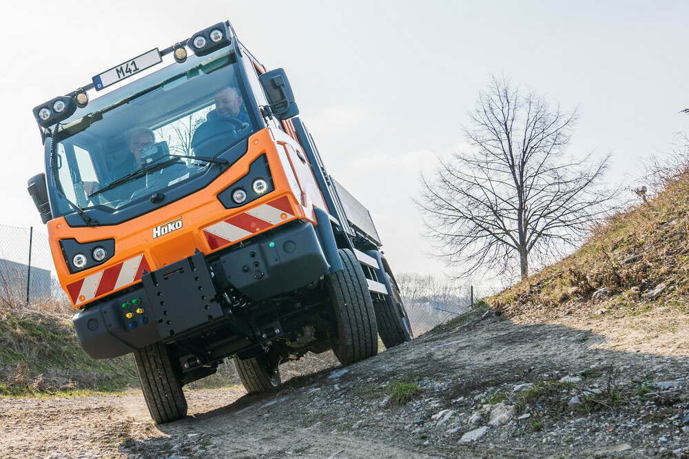 Hako_Kommunaltechnik_Multicar M41_Schrägfahrt.jpg
