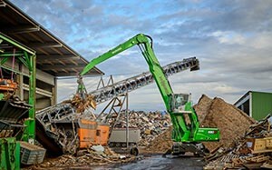 Mehr Informationen zu "SENNEBOGEN 830 G Umschlagbagger"