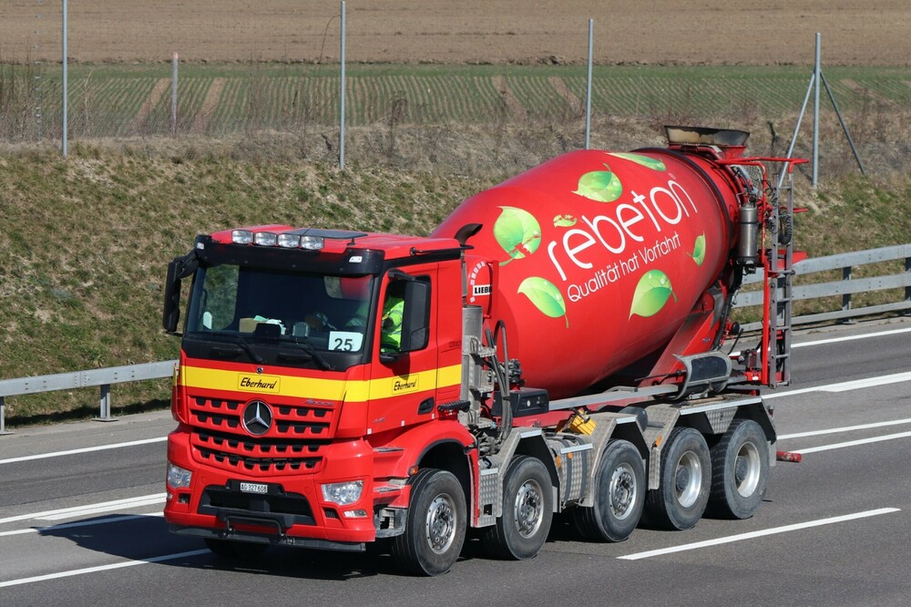 12293025MBArocs2M445110x4WS-Fahrmischer.thumb.JPG.d6183a6545ca8e0121948104db08fb55.JPG