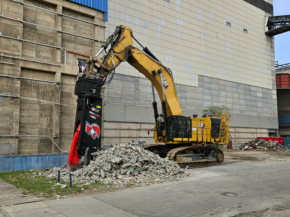 CAT6015-2.thumb.jpg.43936dd4c6d12c7a5e099966d84c0af4.jpg