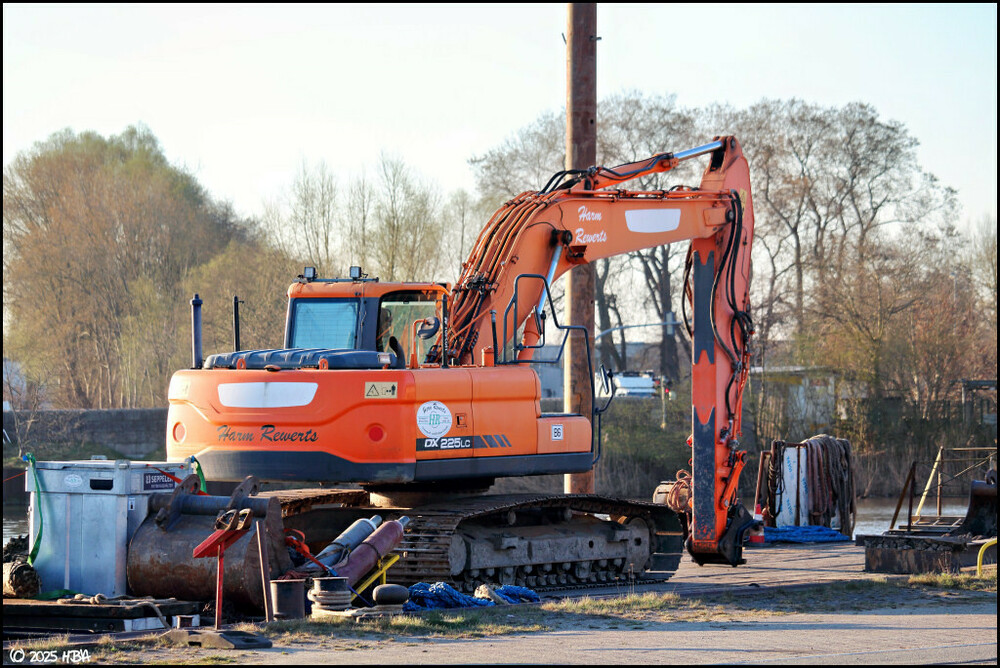 Doosan_DX225LC_Rewerts_Ponton1.thumb.jpg.4da055d13a4357c9ceea714129435b84.jpg