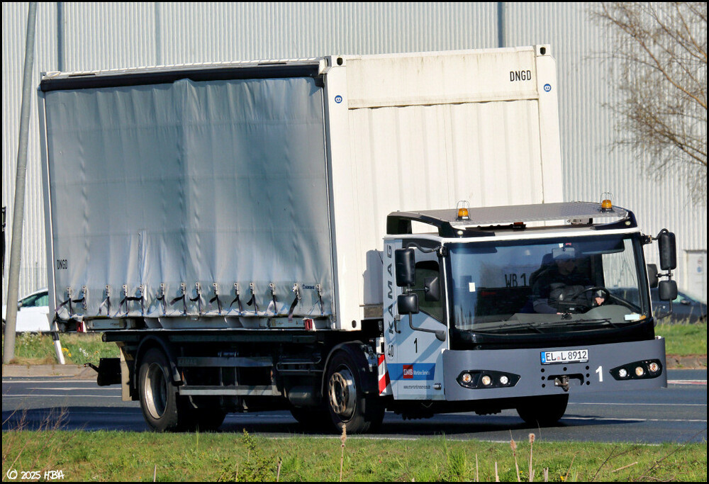 Kamag_Wiesel_EMS-Maritime-Services2.thumb.jpg.bc657a2cf8882df3d07f1dc4b925886a.jpg