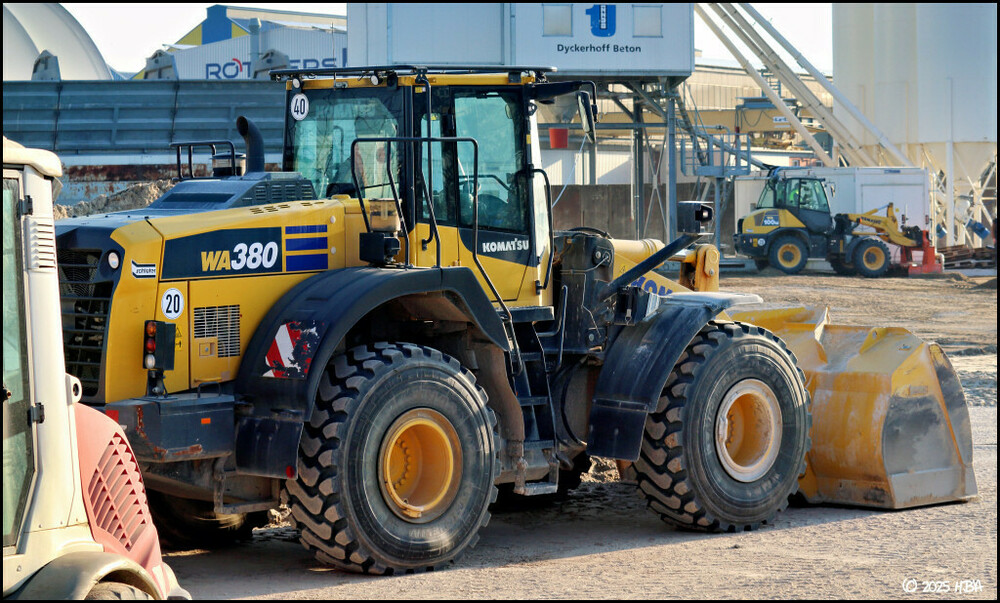 Komatsu_WA380_Dyckerhoff.thumb.jpg.8c6ae6d2d38ceddcc53ad1a7904d0403.jpg