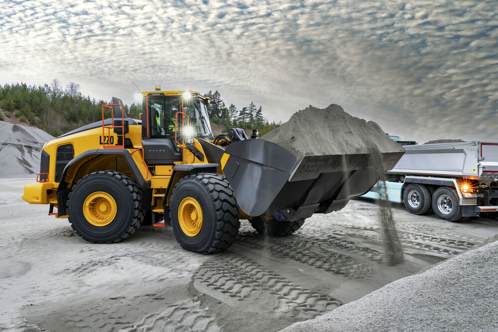 New_Volvo-wheel loader_L220.jpg