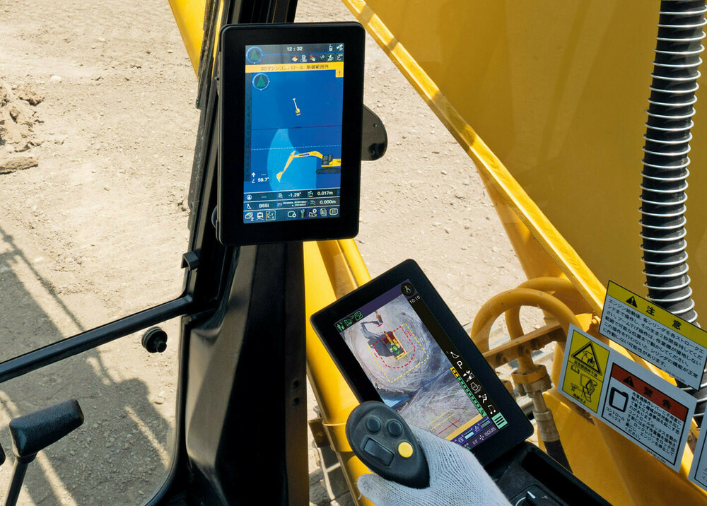 PC220LCi-12_iMC_Monitor1.jpg