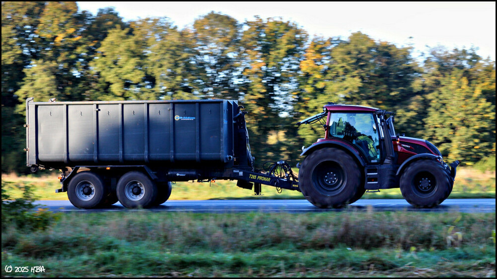 ValtraPronar-Hakenlift.thumb.jpg.6760a2cd99b456297af9642e6478cc9f.jpg