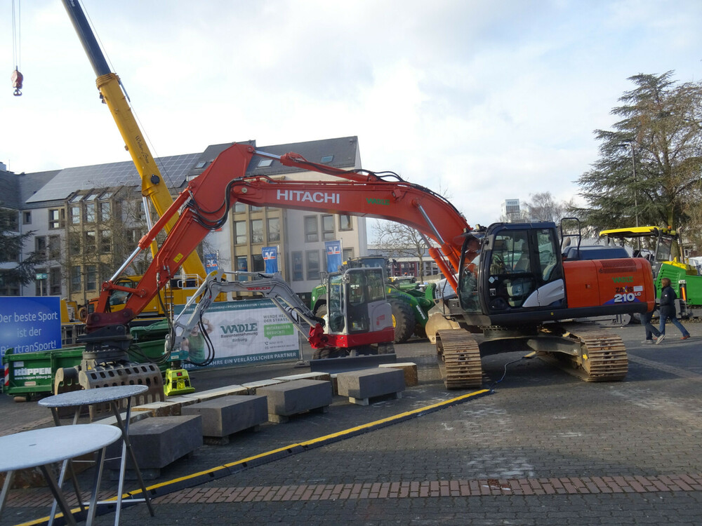 zaxis 210 lc -6.jpg