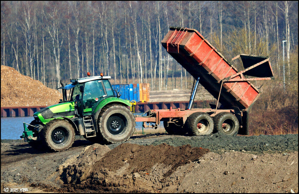 Deutz-Fahr_UNKKipper.thumb.jpg.29c631cfc7d64a6adea0bfa76130bd11.jpg