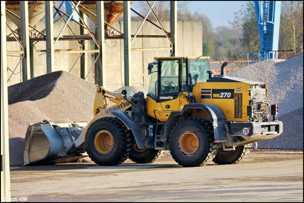 Komatsu_WA270_Betonwerk.thumb.jpg.8d013b48b4651ffb4e4c9b6ff73ae7ea.jpg
