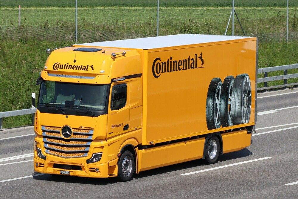 MBActrosMP5LH18454x2KofferContinental.thumb.JPG.757f7ecd0736a0ca7716f888dc3bd501.JPG