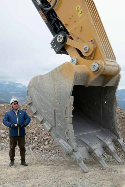 PM-Zeppelin-Cat-Kettenbagger-395-Pronat-Bild1.jpg