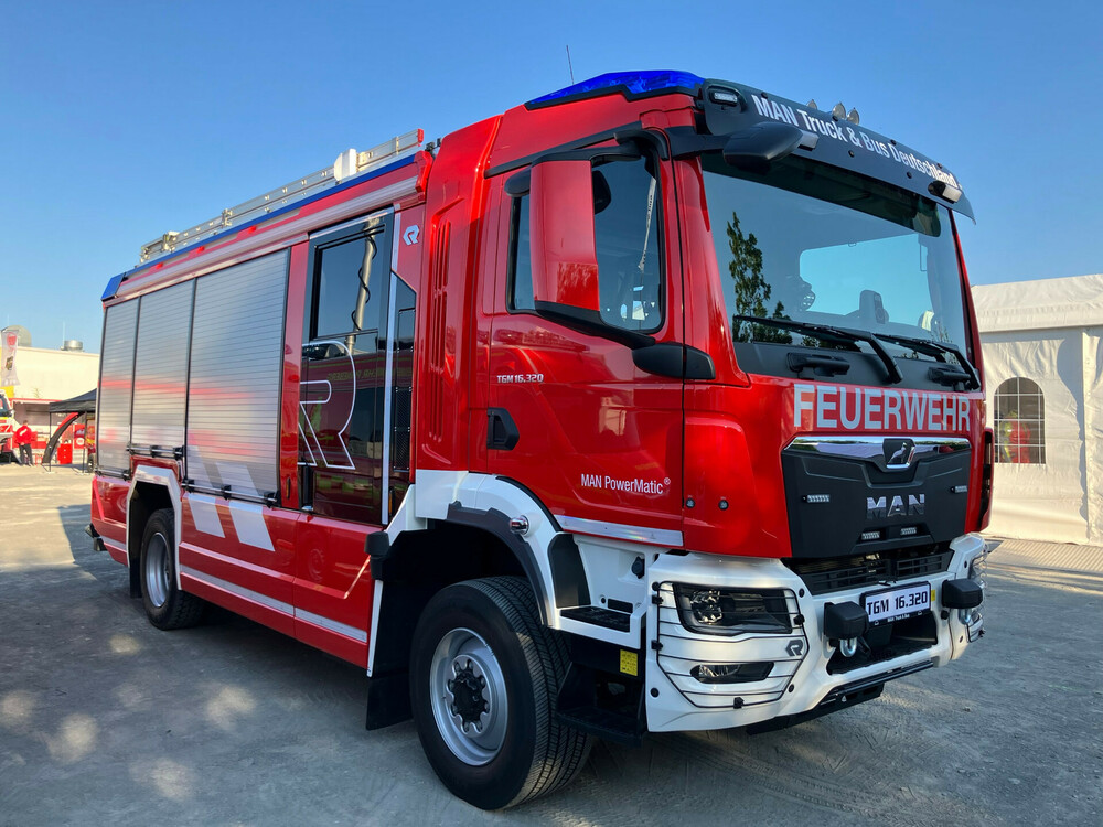 man-tgm-16.320-4x4-bl-fw-rosenbauer-rettmobil25.jpg