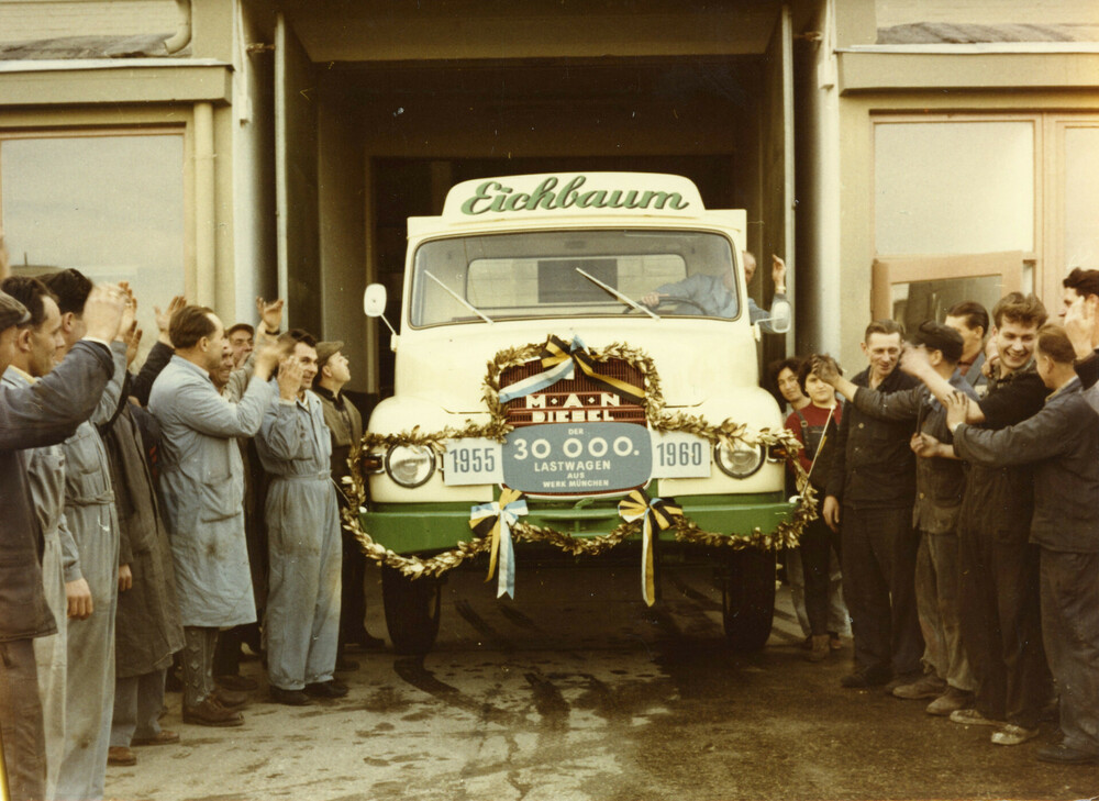 20250626-man-70-jahre-werk-muumlnchen-3-30.000sterlkw-werkmuumlnchen-1960.jpg