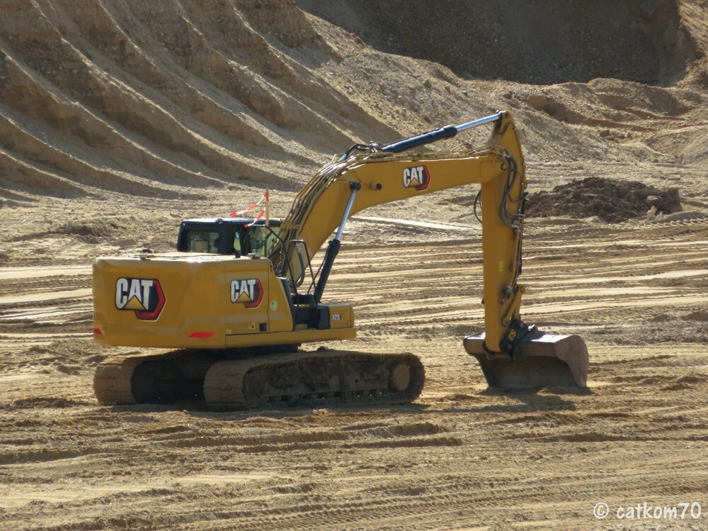 CAT323.thumb.jpg.a823217f93eb424d0588a22f9825848f.jpg