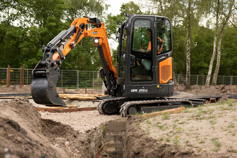 DEVELON-Minibagger-DX25Z-7-1 .jpg