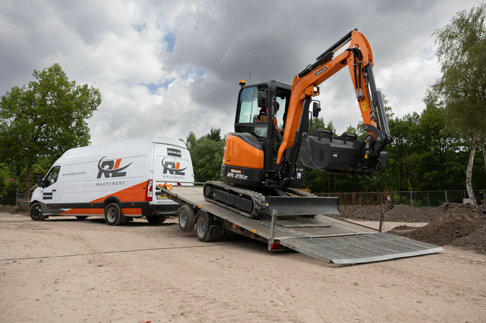 DEVELON-Minibagger-DX25Z-7-2 .jpg