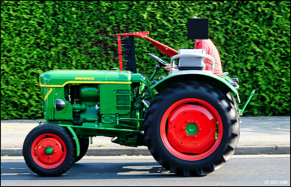 Deutz_Oldtimer_UNK1.thumb.jpg.78997790422fff17a99f1b7b05c921a4.jpg