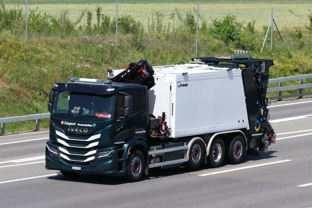 IvecoS-Way4008x2MllwagenKran.thumb.JPG.31a1d322ec74d1e7afc173827780c38d.JPG