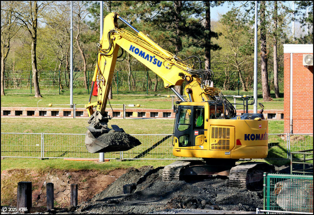 Komatsu_PC228US_LC_Schleuse_Herbrum.thumb.jpg.54ccab029e31d6ce71fa48412c97fb95.jpg