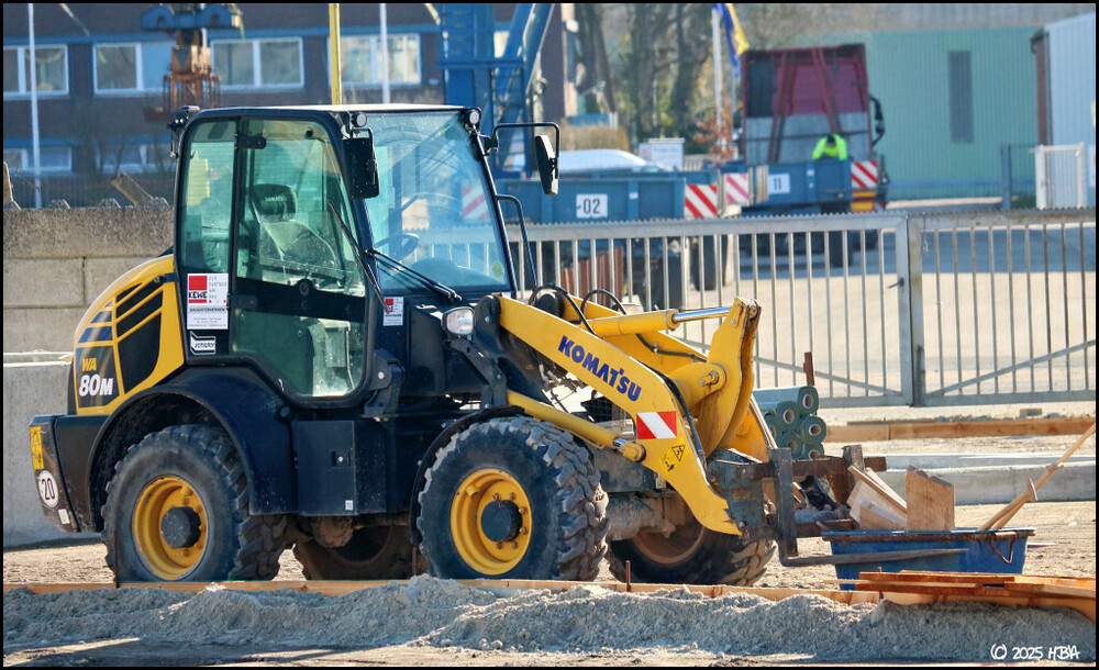 Komatsu_WA80M_Kewe_Bau.thumb.jpg.cf618d557bc85fa17c2eb88e15c45cda.jpg