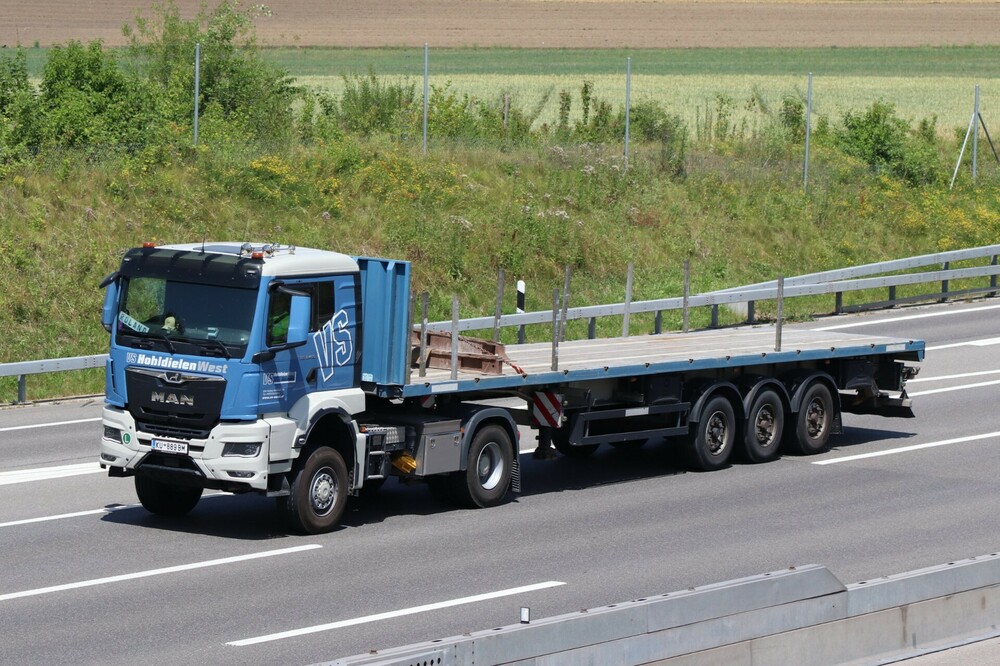 MANTGSIIIGN18.480Szm4x4PritscheVSHohldielenWest.thumb.JPG.7fb17f00de961221b366b8933e0aa19c.JPG