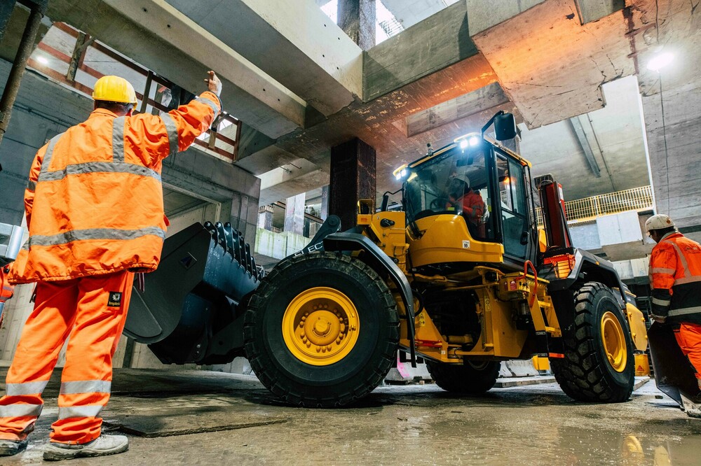 VolvoCE_Implenia_L120Electric_Munich3.jpg