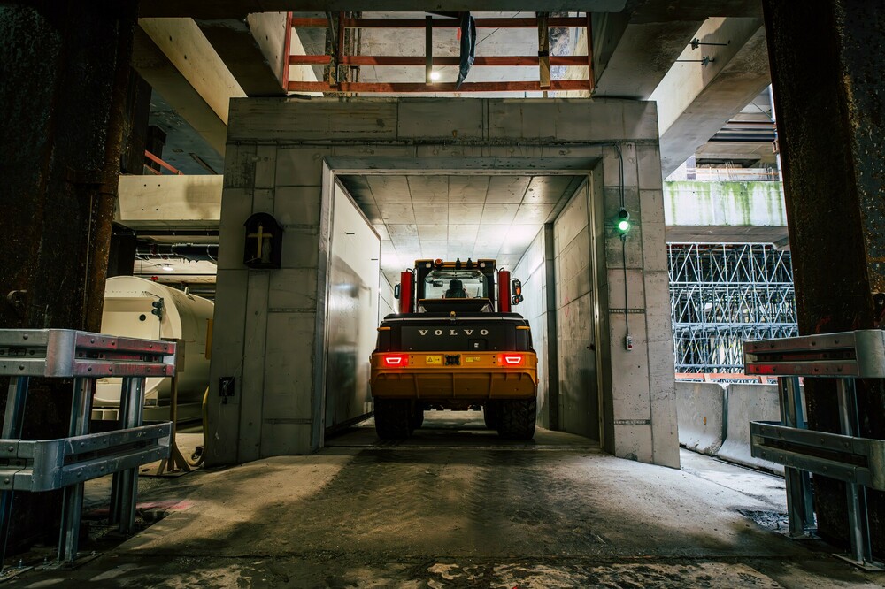 VolvoCE_Implenia_L120Electric_Munich4.jpg