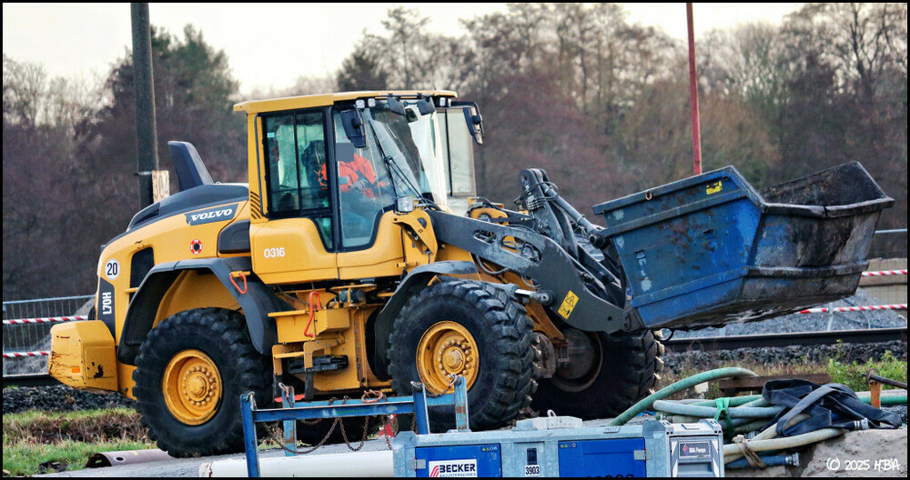 Volvo_L70H.thumb.jpg.72cb0b147c045c2ded9d543f0f11b197.jpg