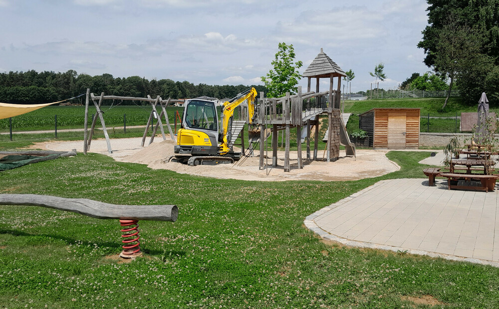 WackerNeusonEZ26imKindergarten.thumb.jpg.b49840bb3da062732713e208bbadccad.jpg