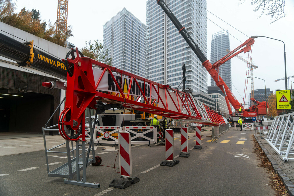 liebherr-190hcl-bratislava-skypark-kranimex_02_300dpi.jpg