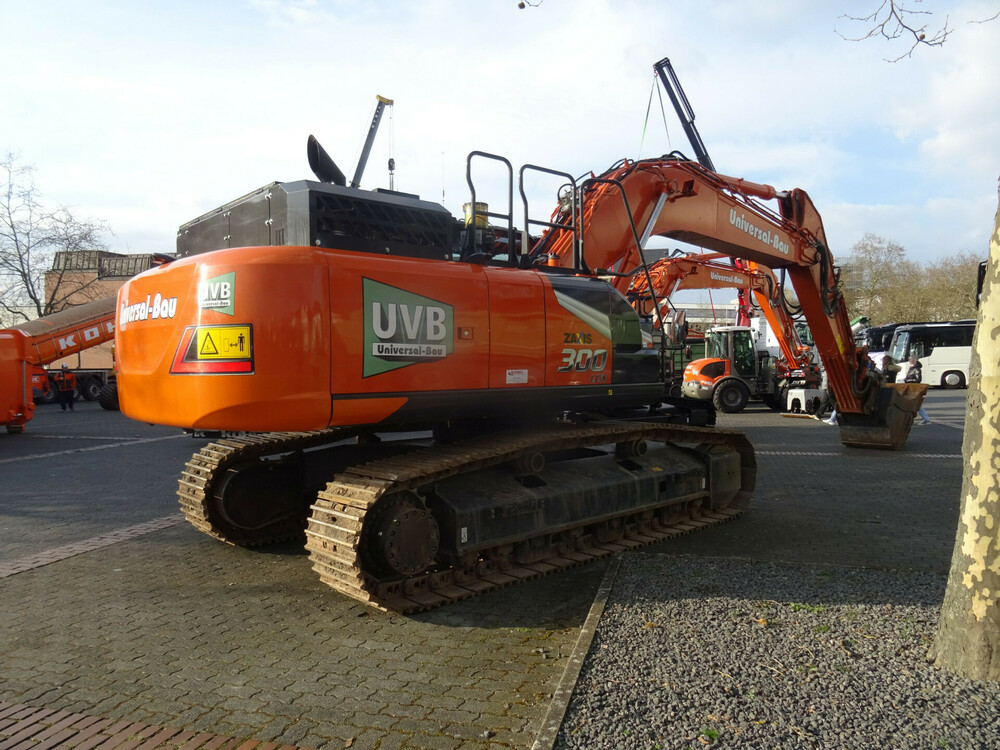 zaxis 300 lcn.jpg
