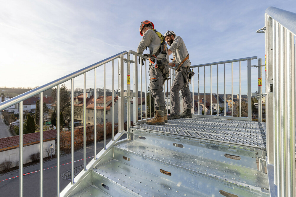 01_PERI_UP_Treppe_Public_RGB_web.jpg