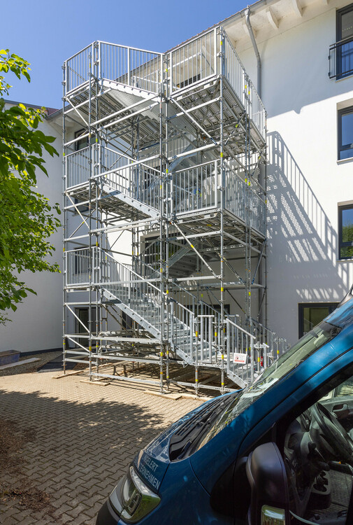 02_PERI_UP_Treppe_Public_RGB_web.jpg