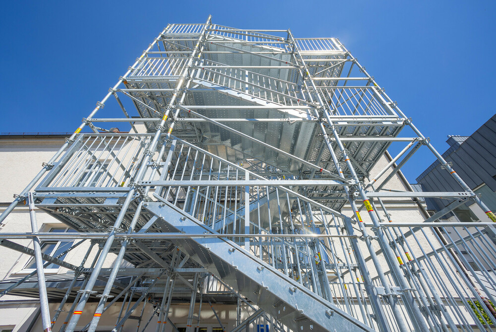 07_PERI_UP_Treppe_Public_RGB_web.jpg