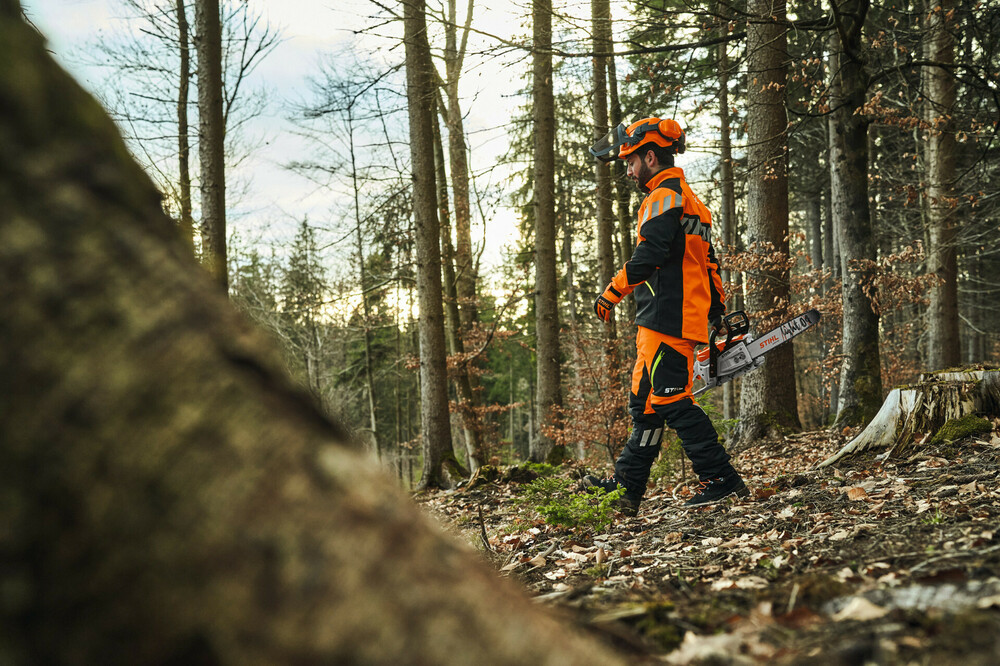 135975_STIHL_ADVANCE_FlexTEC_Bundhose_Anwendung_EU - usable RoW.jpg
