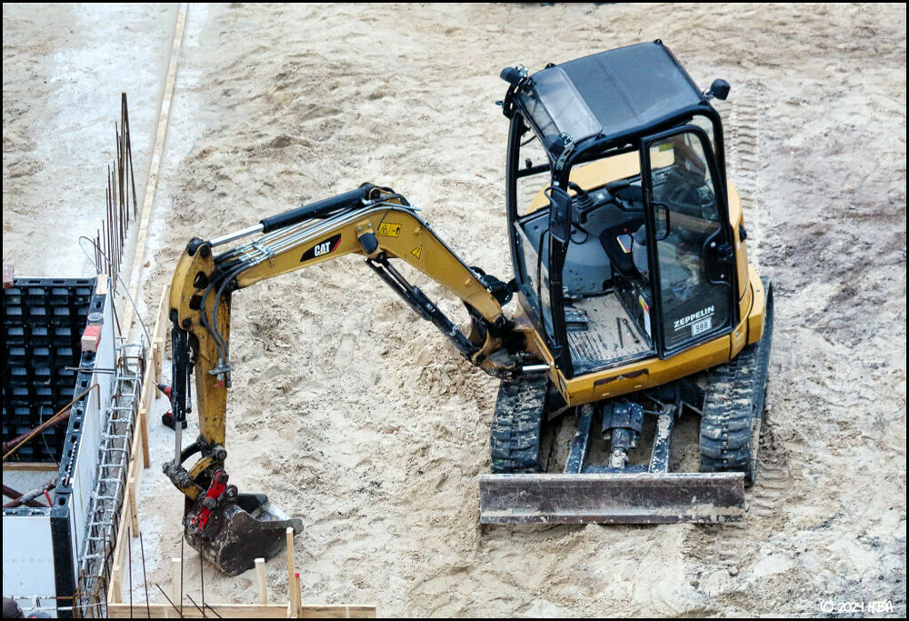 Caterpillar_Mini_UNK.thumb.jpg.ff1e289feefcd78f5ad0f314f5daabb1.jpg