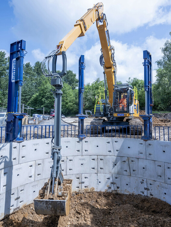 liebherr-bethell-r-930-1_300dpi.jpg