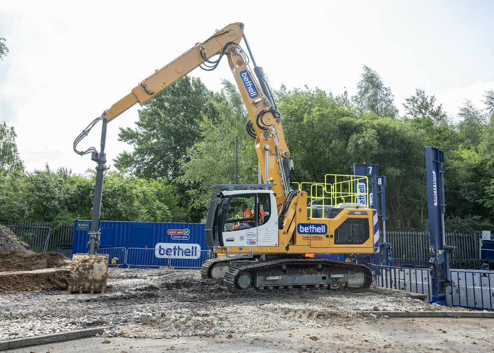 liebherr-bethell-r-930-2_300dpi.jpg